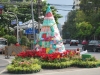 Vianočný stromček na križovatke v Čínskej štvrti, Bangkok