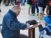Otec učí syna modleniu pri Múre nárekov, Židovská štvrť, Jeruzalem