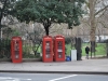 Anglické telefónne búdky neďaleko British Museum