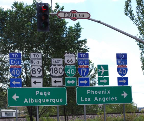 Smerové tabule, Flagstaff, Route 66, Arizona