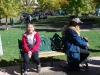 Oddych na lavičke na La Plaza, Santa Fe, Nové Mexiko