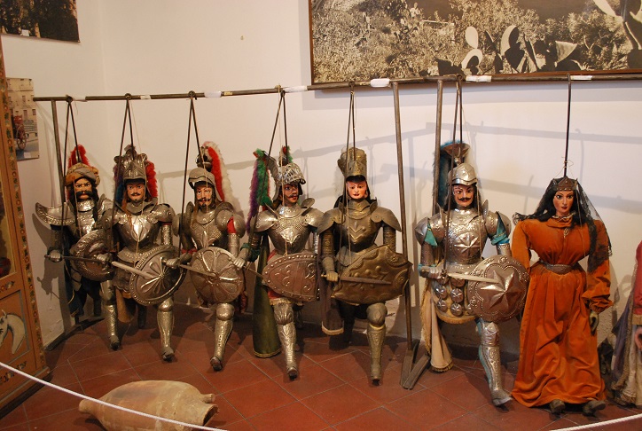 Bábková armáda, Taormina, Sicília