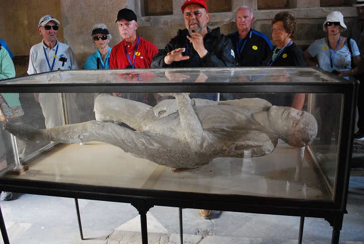 Pompeje - sadrový odliatok tela obete