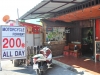 Požičovňa motocyklov a krčma v jednom, Ayutthaya, Thajsko