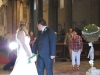 Mladomanželia vychádzajú z katedrály v Cefalù, Sicília