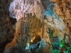 Jaskyňa v Ha Long Bay, Vietnam