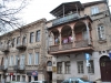 Typický starý dom s odsadeným balkónom, Tbilisi